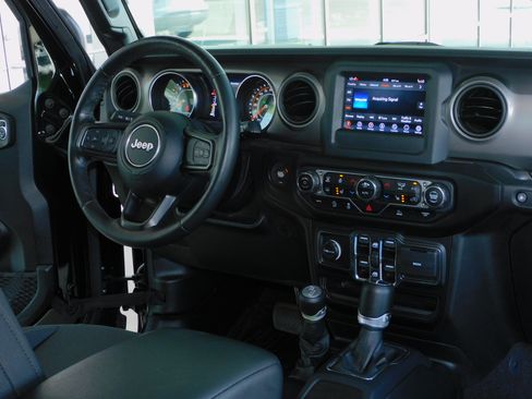 Used 2021 Jeep Gladiator Willys AWD/4WD image 27