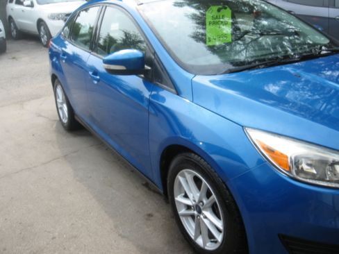 Used 2015 Ford Focus SE Sedan FWD image 3