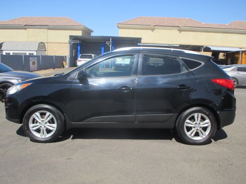 Used 2011 Hyundai Tucson 2WD image 1