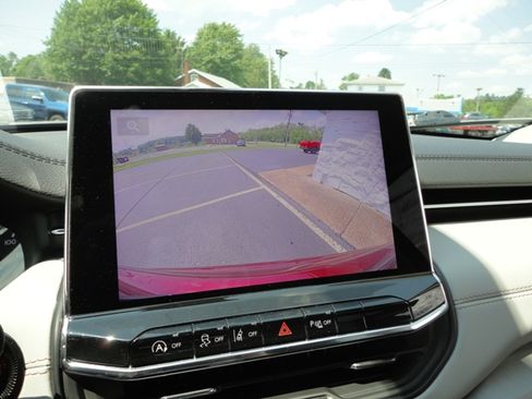 Used 2022 Jeep Compass Limited image 15