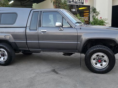 Used 1988 Toyota Pickup Deluxe image 28