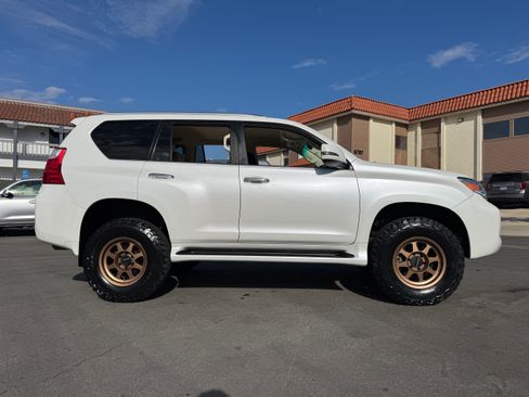 Used 2011 Lexus GX 460 image 19