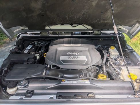 Used 2012 Jeep Wrangler Sahara image 15