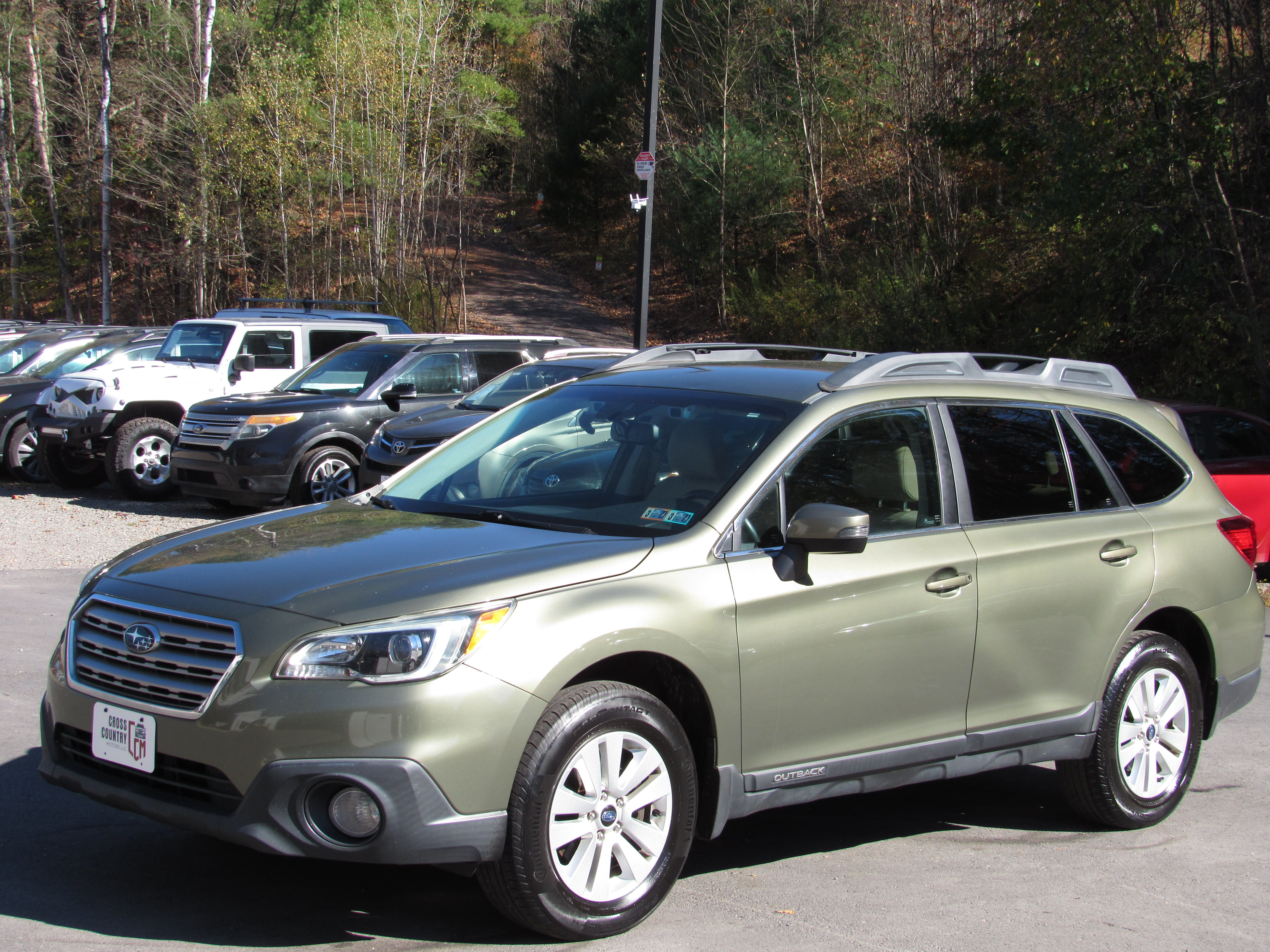 Used 2016 Subaru Outback 2.5i Premium AWD/4WD image 2