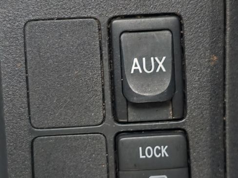 Used 2010 Toyota Yaris image 19