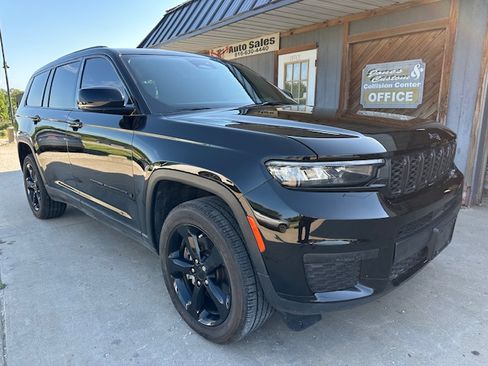 Used 2023 Jeep Grand Cherokee L Laredo image 3