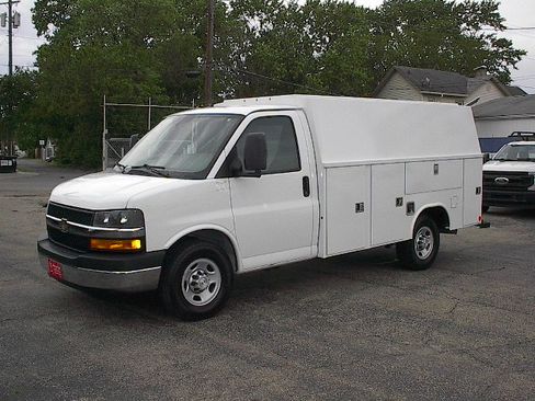 Used 2018 Chevrolet Express 3500 UNAVAIL RWD image 13