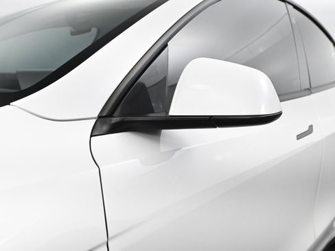 Used 2021 Tesla Model Y Performance image 11