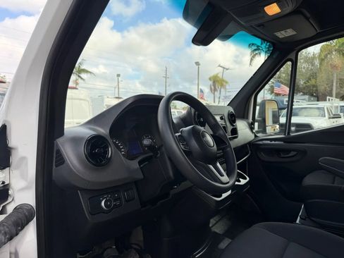 Used 2021 Freightliner Sprinter 3500 image 12