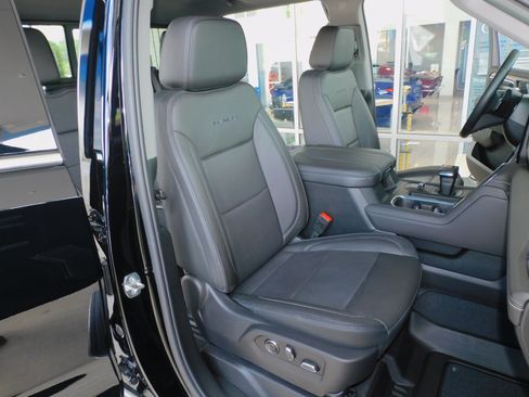 Used 2025 GMC Sierra 1500 4x4 Crew Cab Denali image 29