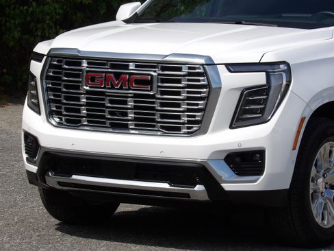 Used 2025 GMC Yukon XL Denali image 12