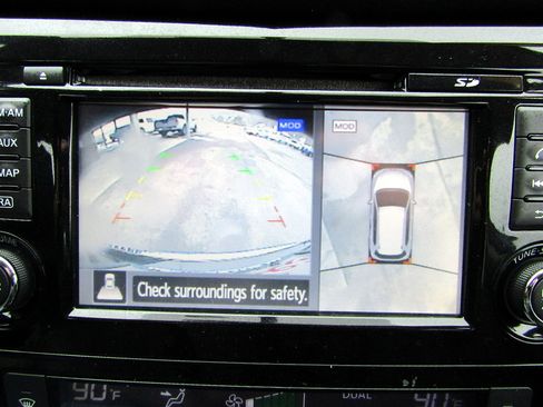 Used 2016 Nissan Rogue SV image 25