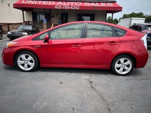 Used 2014 Toyota Prius Five image 1