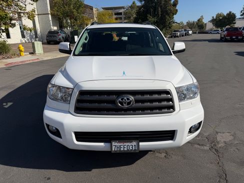 Used 2014 Toyota Sequoia 4WD SR5 image 11