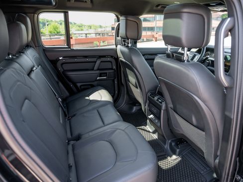 Used 2025 Land Rover Defender 110 X-Dynamic SE AWD/4WD image 27
