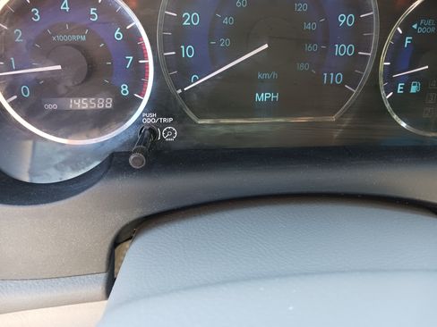 Used 2009 Toyota Sienna LE image 2