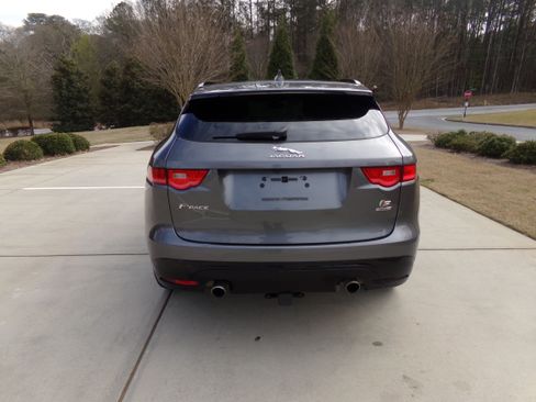 Used 2019 Jaguar F-PACE S image 4