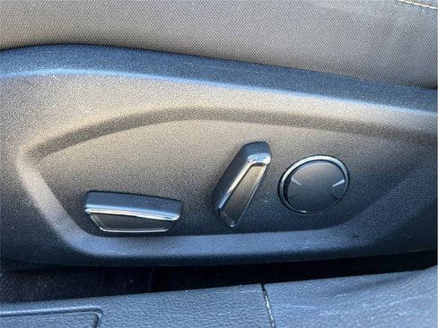 Used 2020 Ford Fusion SE image 18