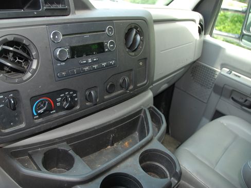 Used 2015 Ford E-350 and Econoline 350 image 23