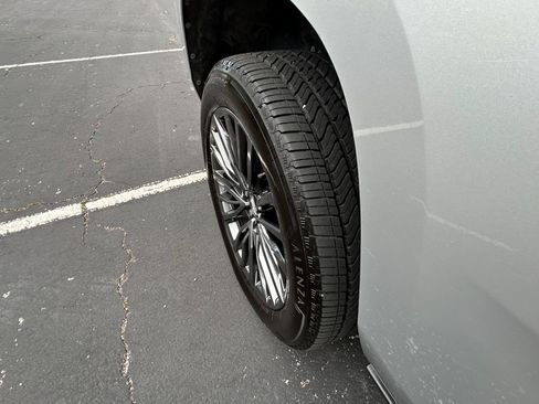 Used 2017 Cadillac Escalade 2WD Platinum image 25