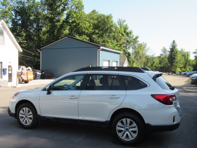Used 2015 Subaru Outback 2.5i Premium AWD/4WD image 5