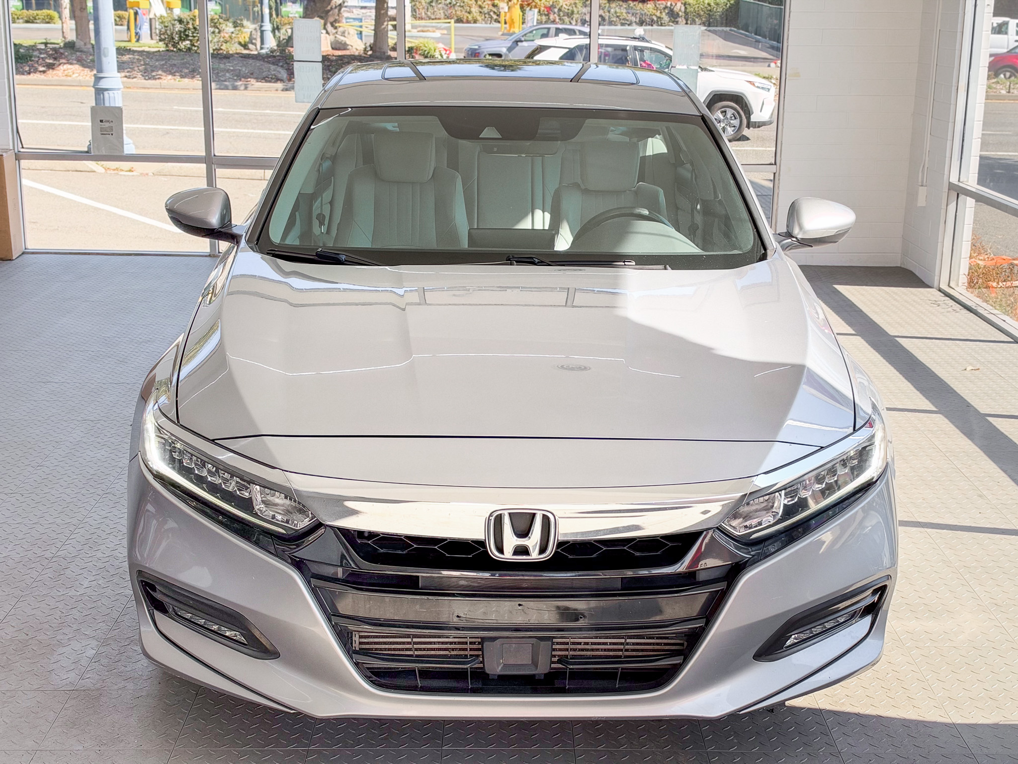 Used 2018 Honda Accord 2.0T EX-L image 2