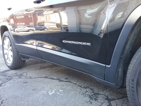 Used 2015 Jeep Cherokee Limited image 35