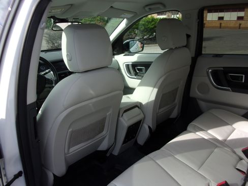 Used 2016 Land Rover Discovery Sport SE image 6