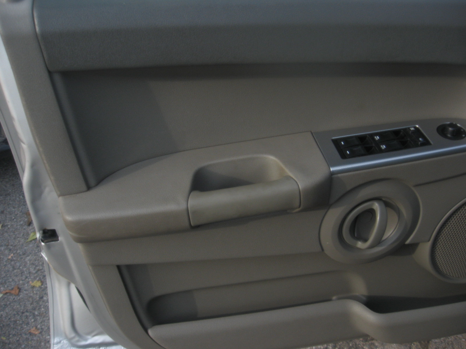 Used 2006 Jeep Commander 4WD image 8