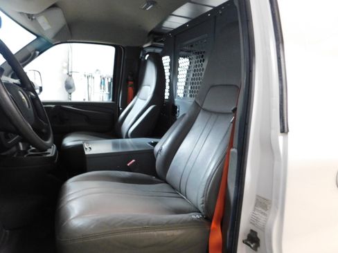 Used 2015 Chevrolet Express 2500 image 15