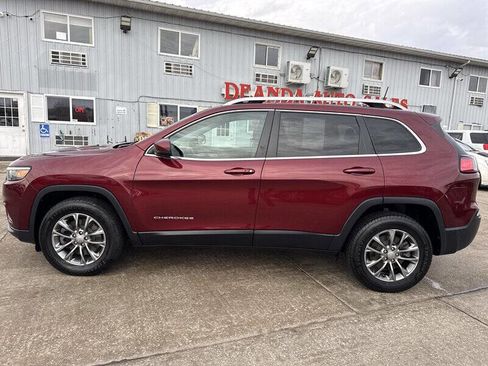 Used 2019 Jeep Cherokee Latitude Plus image 3
