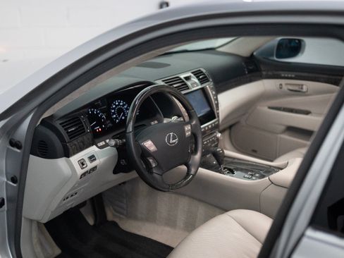 Used 2010 Lexus LS 460 L AWD image 16