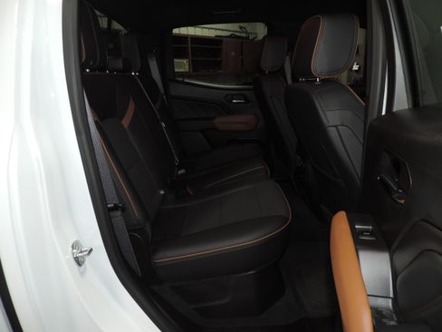 Used 2024 GMC Canyon AT4 image 32