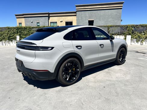 Used 2025 Porsche Cayenne Turbo GT Coupe AWD/4WD image 9