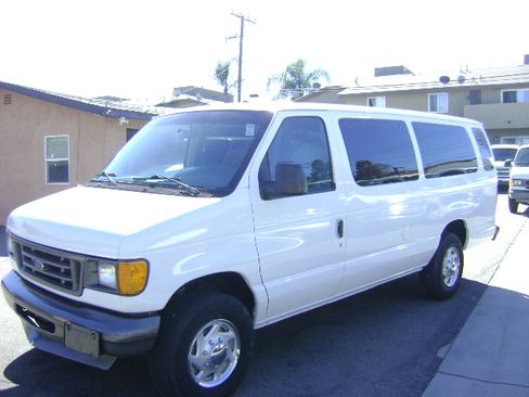 Used 2003 Ford E-350 and Econoline 350 Club Wagon image 3