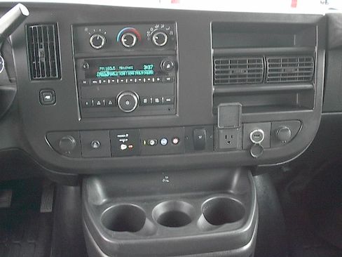 Used 2022 Chevrolet Express 3500 UNAVAIL RWD image 18