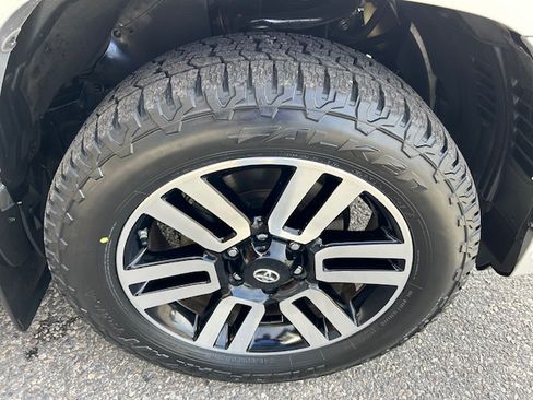 Used 2015 Toyota 4Runner Limited image 21