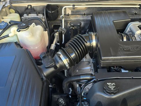 Used 2004 Chevrolet Colorado Z71 image 37