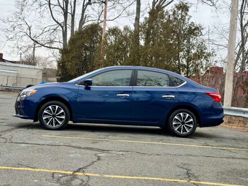 Used 2016 Nissan Sentra SV image 2
