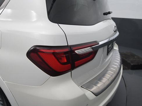 Used 2018 INFINITI QX80 image 12