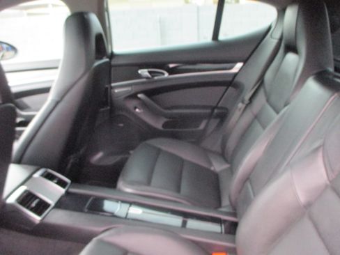 Used 2014 Porsche Panamera S image 16