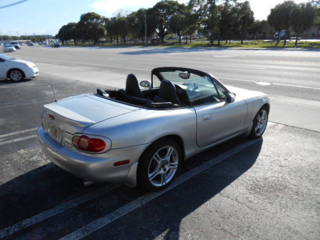 Used 2005 MAZDA MX-5 Miata LS RWD image 5