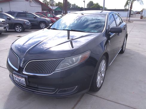 Used 2013 Lincoln MKS image 2