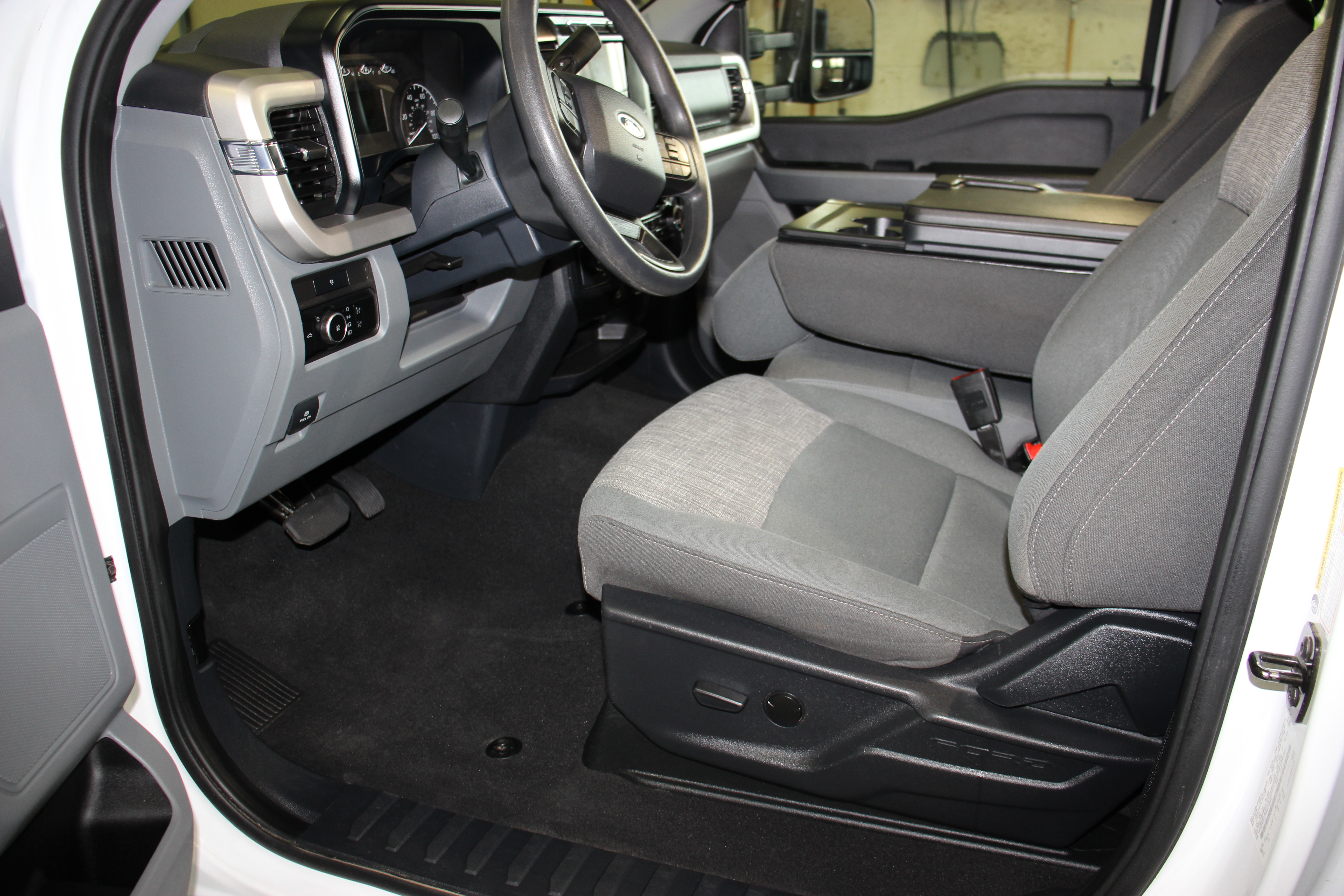 Used 2024 Ford F350 4x4 Crew Cab DRW Super Duty image 17