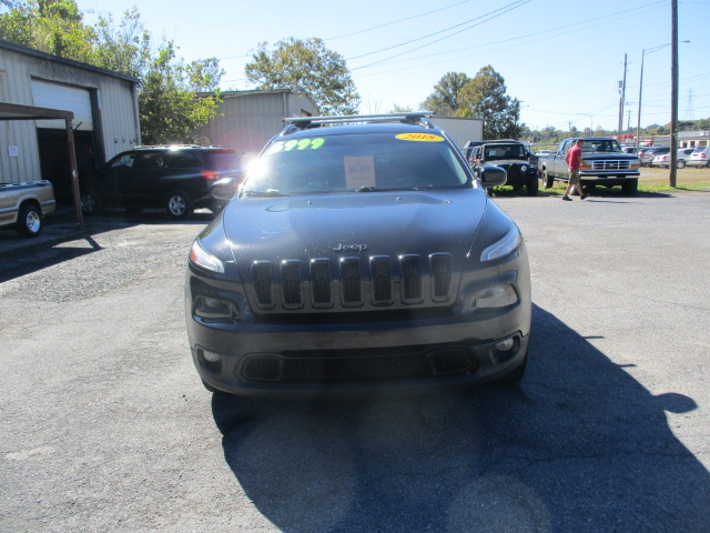 Used 2018 Jeep Cherokee FWD Latitude image 3