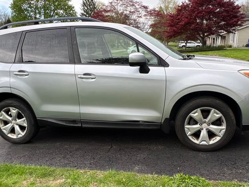 Used 2014 Subaru Forester 2.5i Premium AWD/4WD image 2