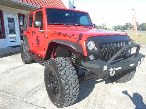 Used 2018 Jeep Wrangler Unlimited Sport S image 3