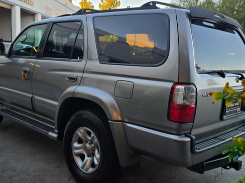 Used 2001 Toyota 4Runner Limited image 11