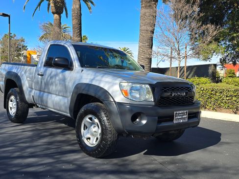 Used 2011 Toyota Tacoma Off-Road image 4