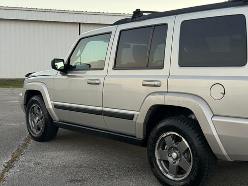 Used 2008 Jeep Commander Sport image 28